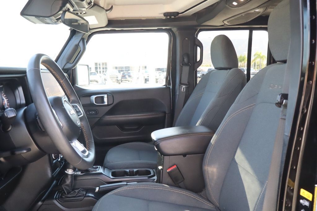Used 2024 Jeep Wrangler Unlimited Sahara AWD/4WD image 20