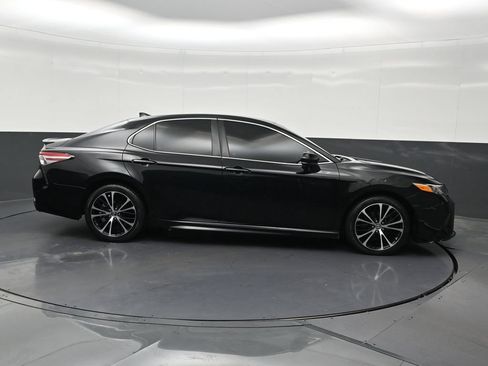 Used 2020 Toyota Camry SE FWD image 7