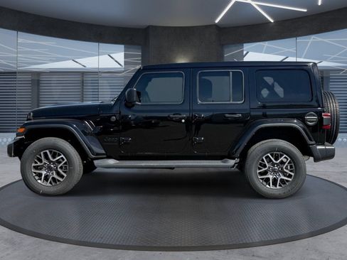 Used 2025 Jeep Wrangler Unlimited Sahara w/ Safety Group AWD/4WD image 3