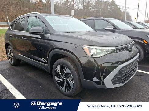 New 2026 Volkswagen Taos SE AWD/4WD image 2