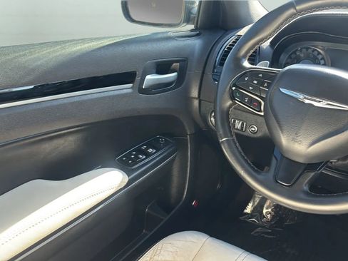 Used 2017 Chrysler 300 S RWD image 17