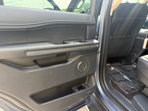 Used 2022 Ford Expedition XLT AWD/4WD image 33