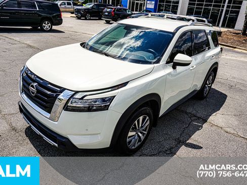 Used 2023 Nissan Pathfinder SL AWD/4WD image 18