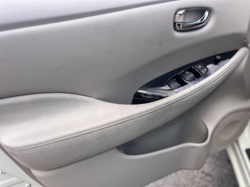 Used 2012 Nissan Leaf SV image 7