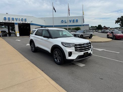 New 2026 Ford Explorer Active w/ Active Comfort Package AWD/4WD image 11