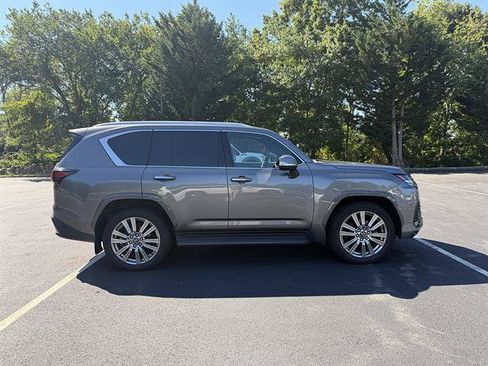 Used 2024 Lexus LX 600 4WD w/ Ultra Luxury Package image 9
