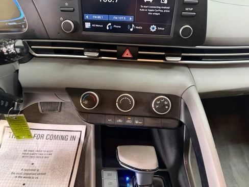 Certified 2025 Hyundai Elantra SE FWD image 25