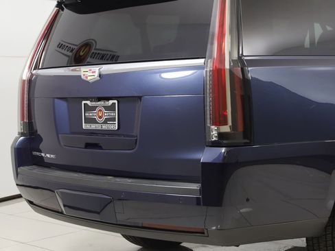 Used 2019 Cadillac Escalade ESV Premium Luxury image 46