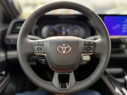 Used 2026 Toyota Crown Limited image 8