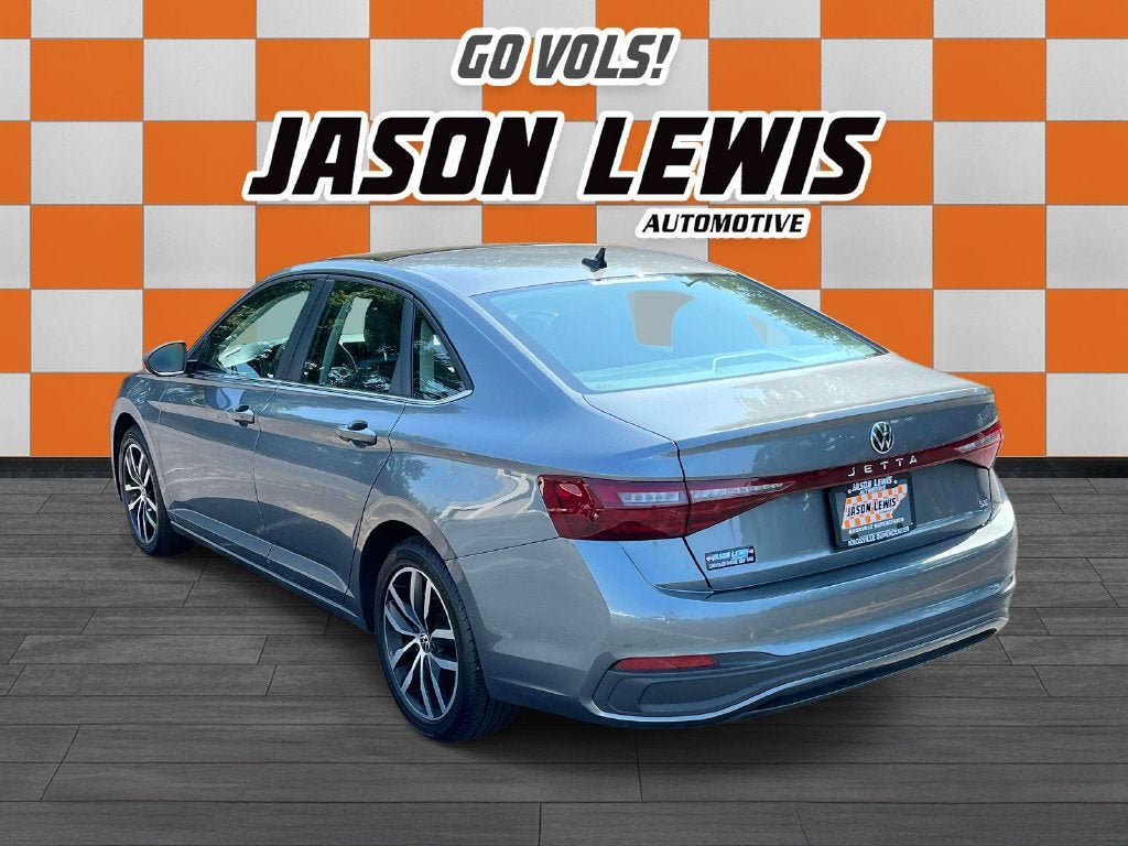 Used 2025 Volkswagen Jetta SE FWD image 5