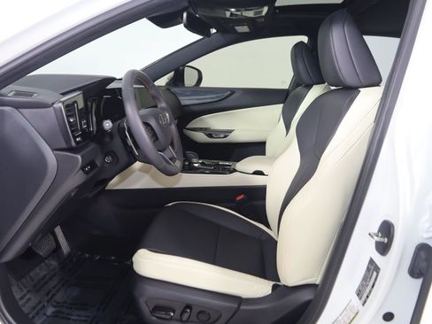 Used 2024 Lexus NX 250 FWD image 12