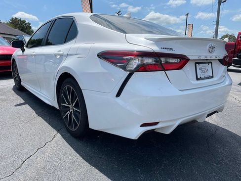 Used 2021 Toyota Camry SE FWD image 6