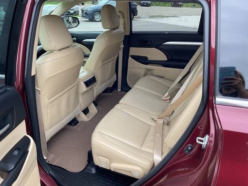 Used 2015 Toyota Highlander XLE AWD/4WD image 31