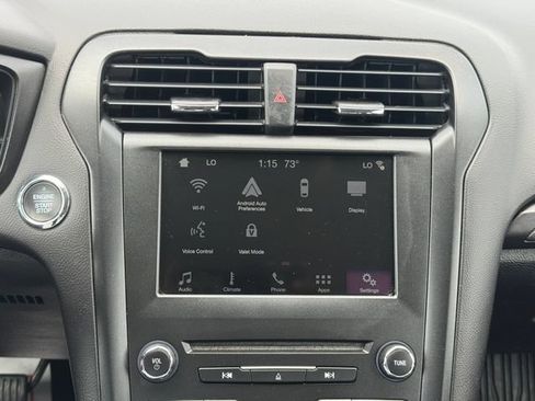 Used 2018 Ford Fusion SE w/ Equipment Group 201A FWD image 18
