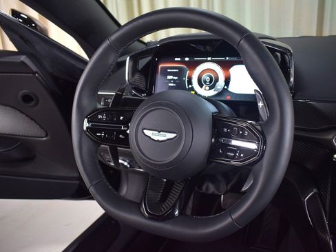 Used 2025 Aston Martin Vanquish image 23