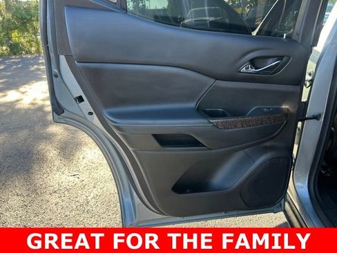 Used 2023 GMC Acadia Denali w/ Denali Ultimate Package FWD image 13