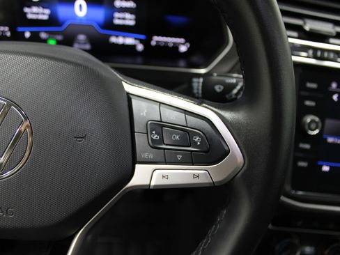 Used 2024 Volkswagen Tiguan SE image 11