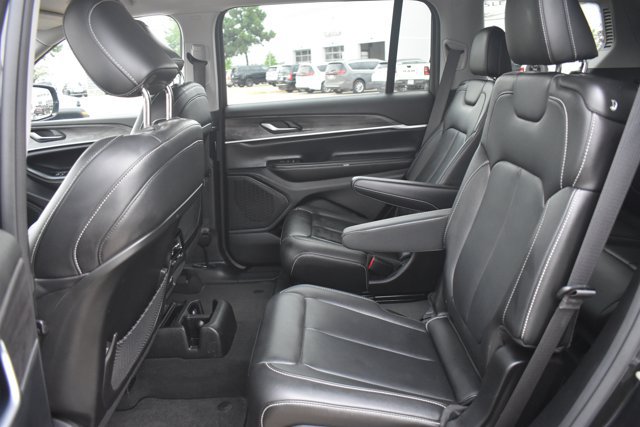 Used 2023 Jeep Grand Cherokee L Limited AWD/4WD image 17