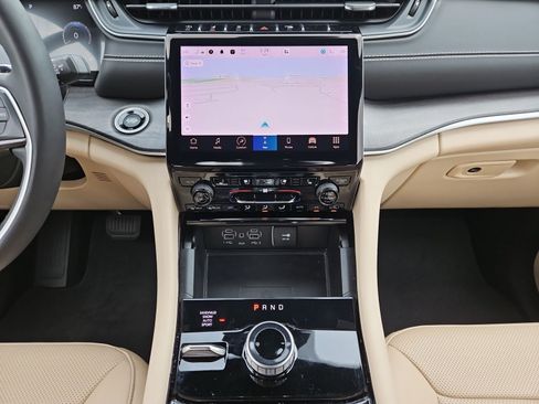 Used 2023 Jeep Grand Cherokee L Limited w/ Luxury Tech Group II AWD/4WD image 11