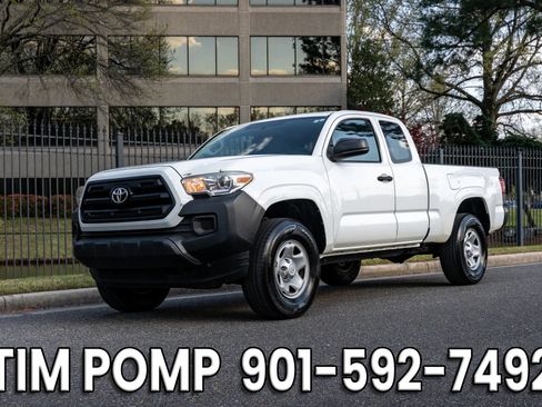 Used 2017 Toyota Tacoma SR image 1