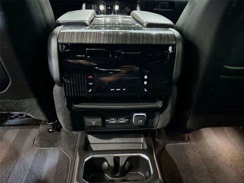 Used 2022 Jeep Wagoneer Series III w/ Convenience Group I AWD/4WD image 18
