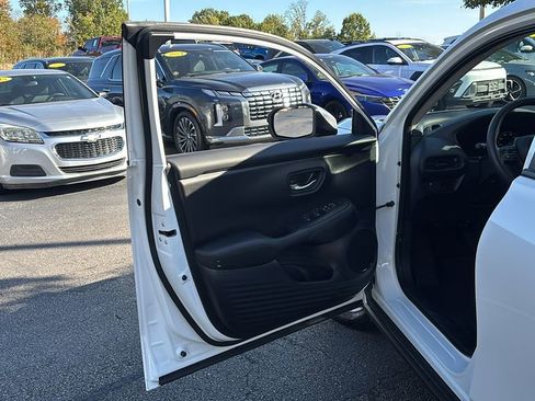 Certified 2025 Honda HR-V LX image 11