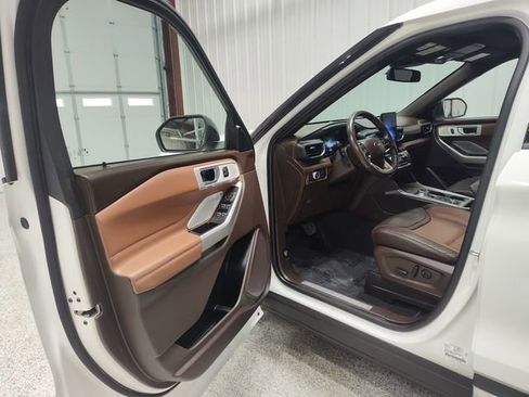 Used 2022 Ford Explorer King Ranch w/ Premium Technology Package AWD/4WD image 9