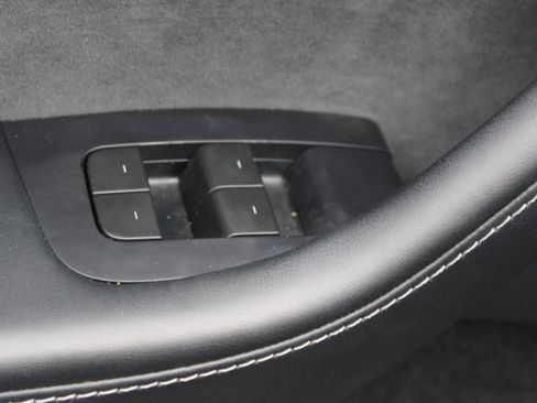 Used 2023 Tesla Model Y Long Range AWD/4WD image 10
