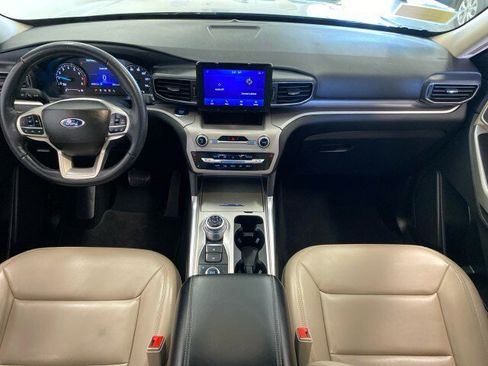 Used 2022 Ford Explorer XLT w/ Equipment Group 202A image 13