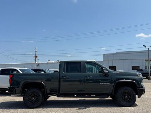 New 2026 Chevrolet Silverado 2500 ZR2 AWD/4WD image 6