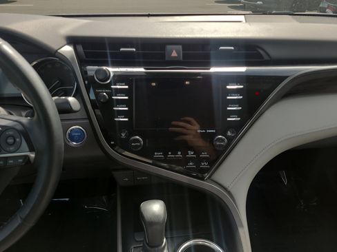 Certified 2020 Toyota Camry XLE FWD image 19