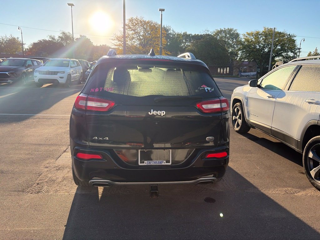 Used 2018 Jeep Cherokee Overland AWD/4WD image 4