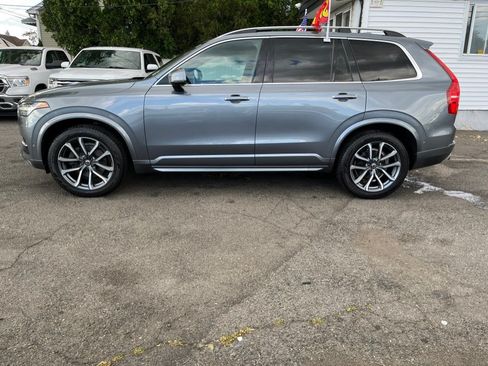 Used 2018 Volvo XC90 T5 Momentum w/ Convenience Package AWD/4WD image 4