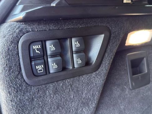 Used 2025 BMW X7 xDrive40i w/ Climate Comfort Package image 28