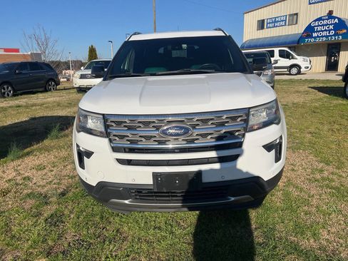Used 2018 Ford Explorer XLT w/ Equipment Group 202A image 5