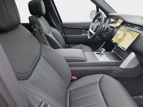 Used 2025 Land Rover Range Rover SE image 10