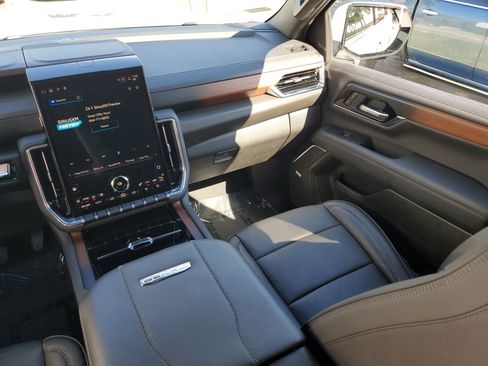 Used 2025 GMC Yukon Denali image 16