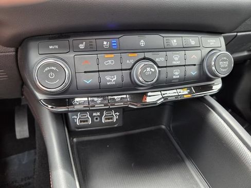 Used 2024 Dodge Durango GT RWD image 29