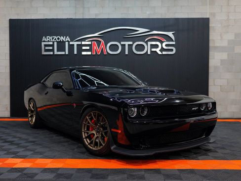 Used 2016 Dodge Challenger SRT Hellcat RWD image 3