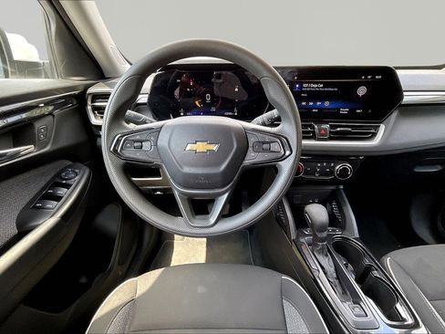Used 2025 Chevrolet TrailBlazer LT FWD image 8