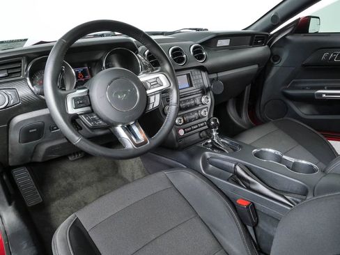 Used 2016 Ford Mustang Coupe RWD image 4