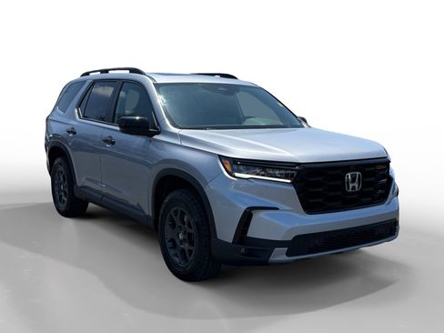 Certified 2025 Honda Pilot TrailSport image 7