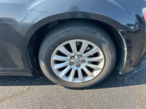 Used 2014 Chrysler 300 RWD image 2