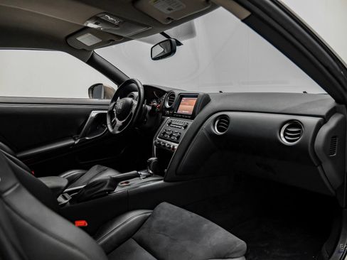 Used 2009 Nissan GT-R Premium image 49