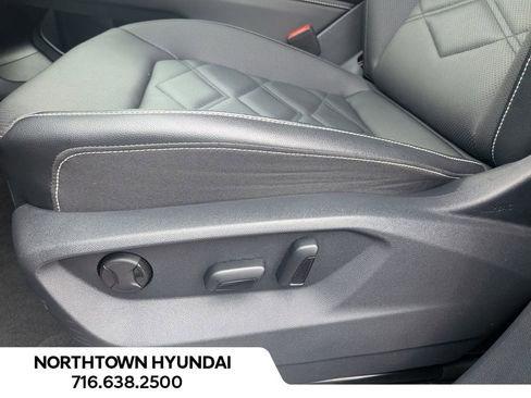 Used 2025 Volkswagen Atlas SE image 28