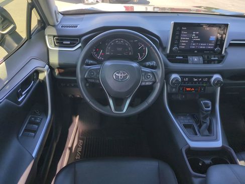 Used 2020 Toyota RAV4 Limited image 14