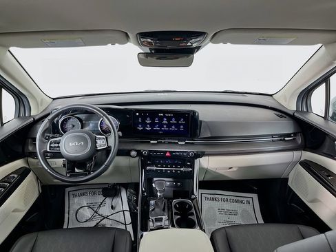 Used 2024 Kia Carnival EX FWD image 12