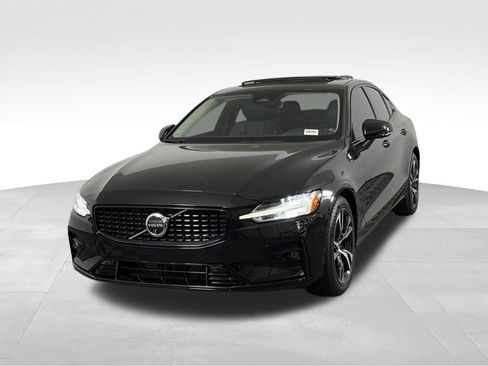 Used 2025 Volvo S60 B5 Plus FWD image 2