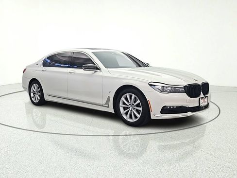 Used 2018 BMW 740e xDrive AWD/4WD image 9