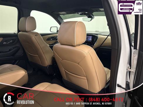 Used 2023 Chevrolet Traverse Premier FWD image 47